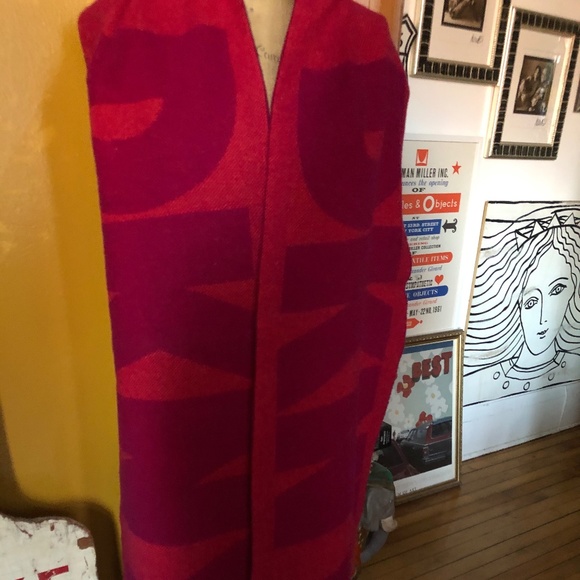 DKNY Logo Shawl Red Wool Vintage Scarf - Picture 3 of 4